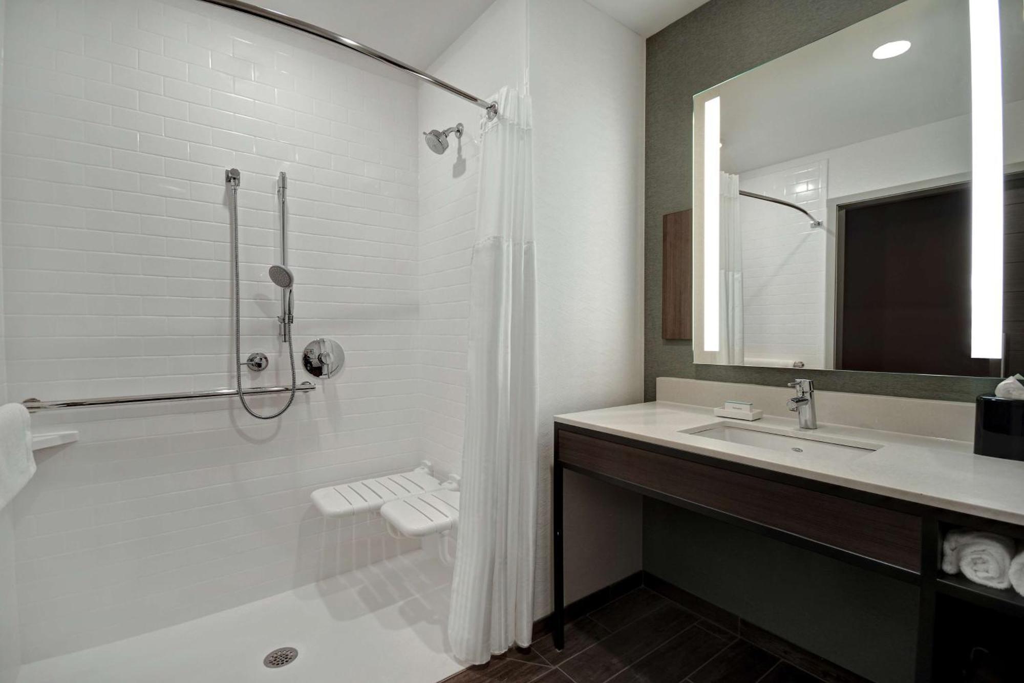Hilton Garden Inn Kalamazoo Downtown מראה חיצוני תמונה