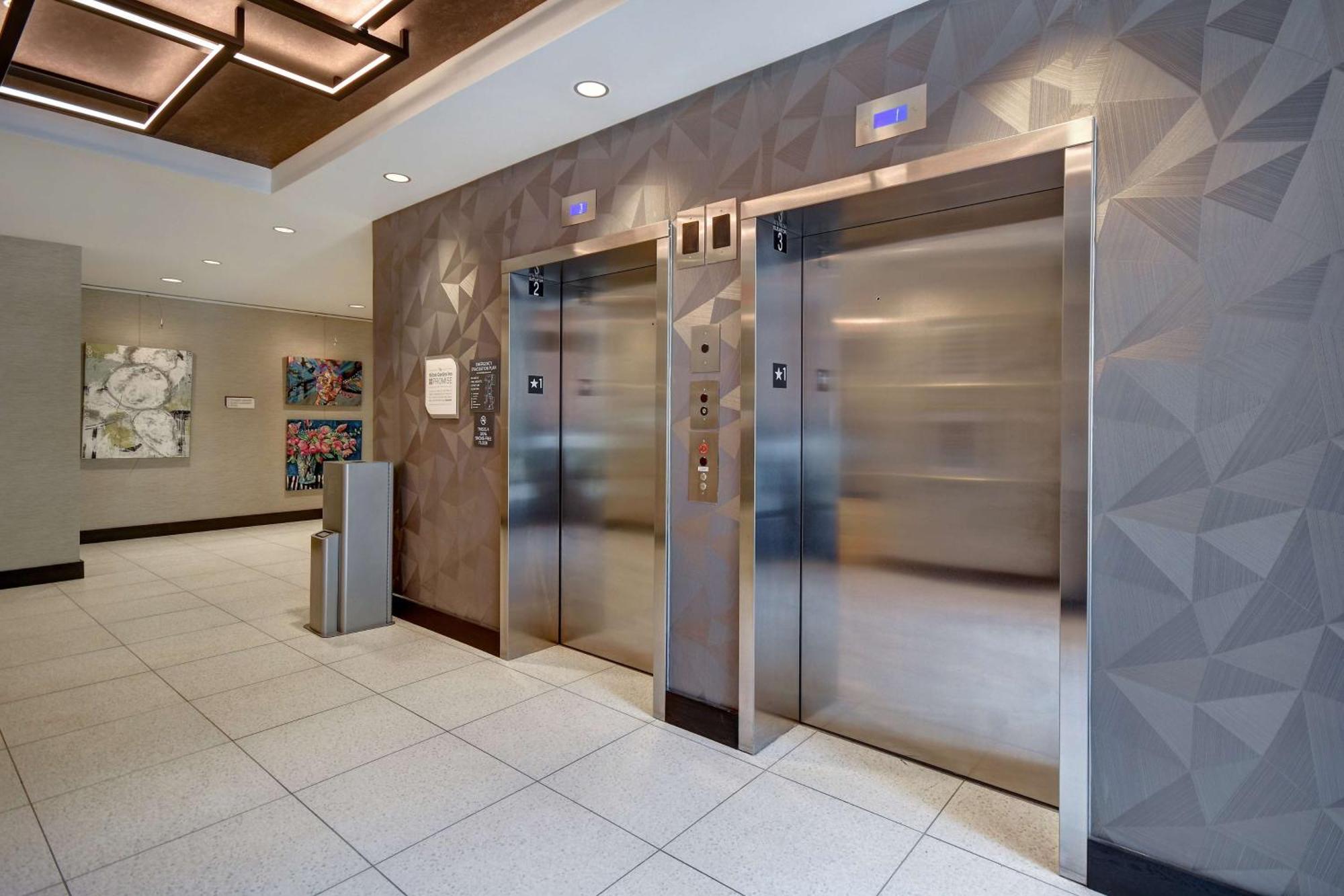 Hilton Garden Inn Kalamazoo Downtown מראה חיצוני תמונה